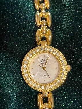 Elizabeth Taylor White Diamonds Rhinestones  WORKING